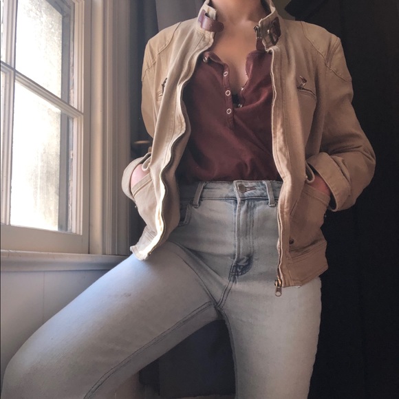 tan trucker jacket - Picture 3 of 5